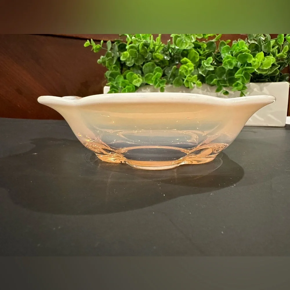 COPY - Vintage Duncan and Miller Pink Opalescent Trinket - Picture 6 of 10